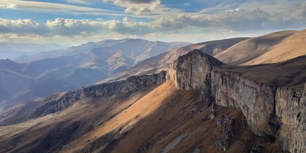 Národní park Dilijan z výšky.