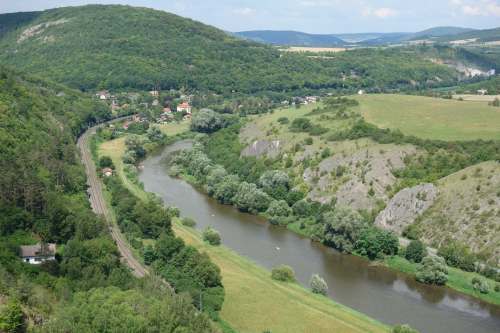 Berounka s vodáky.