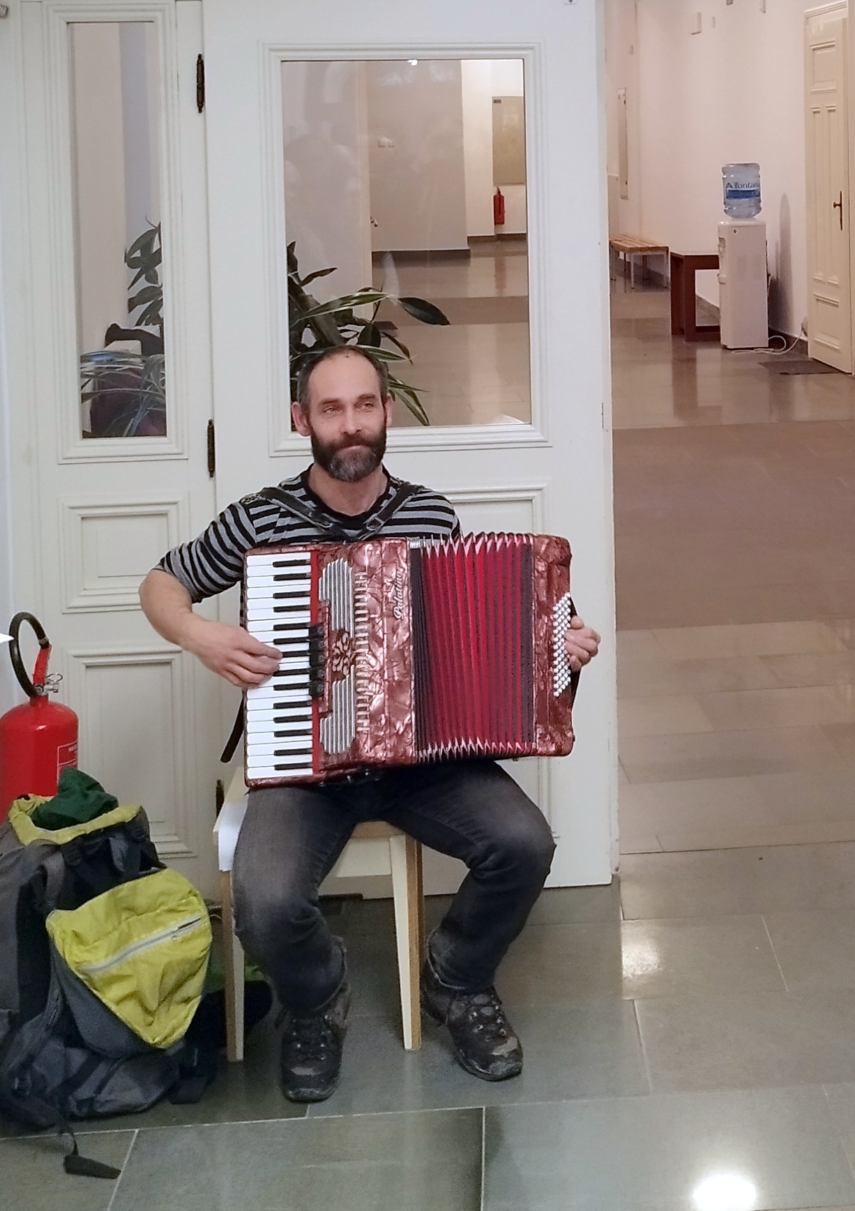 Hudební vložku zajistil lesník Správy CHKO Poodří - harmonikář Jiří Veska.